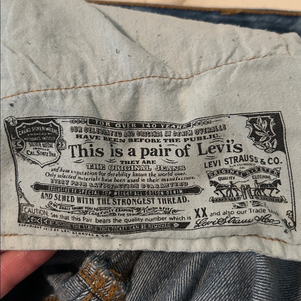 Levi’s 501 Distressed Women’s Jeans - Picture 6 of 10